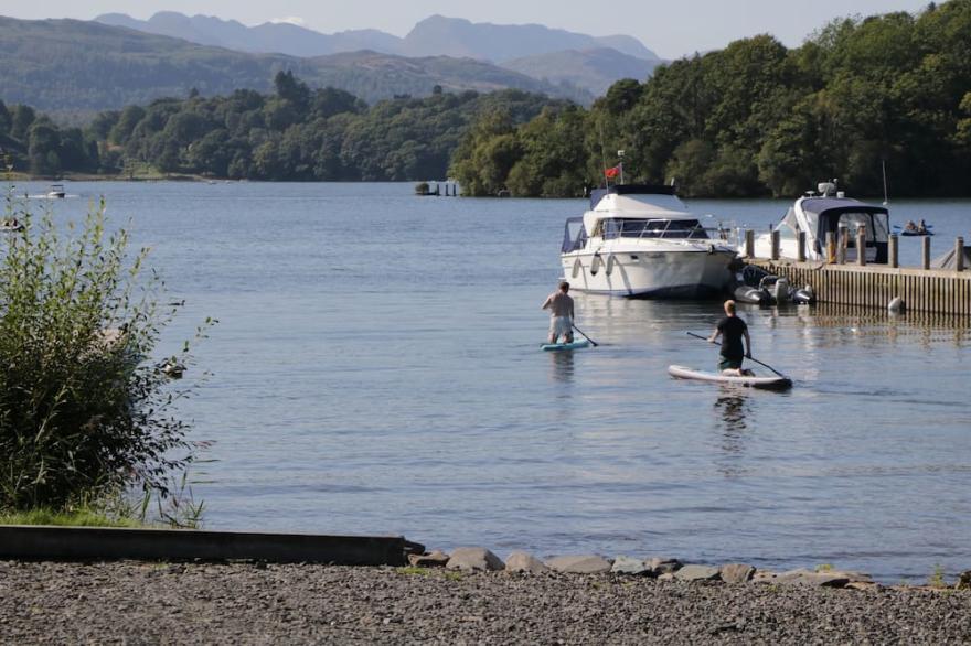 DAMSON LODGE, pet friendly, with hot tub in Windermere