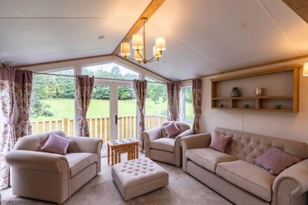 LATTERBARROW LODGE, pet friendly, with a garden in Windermere