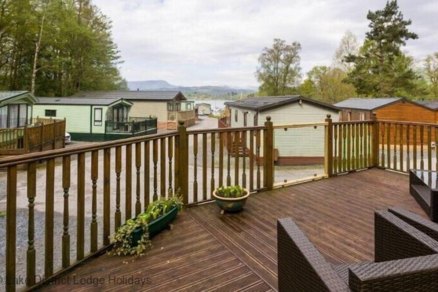 WINDERMERE VIEW LODGE, family friendly, with hot tub in Winderm