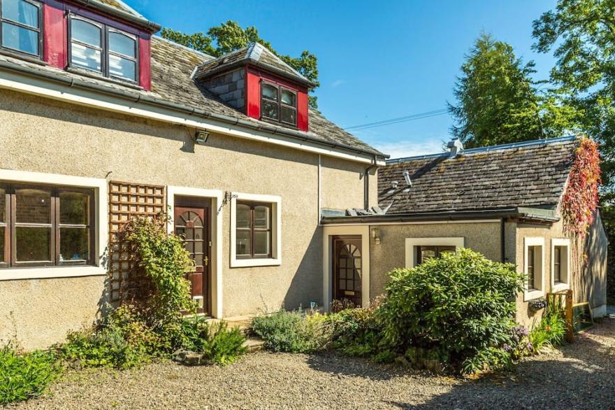 The Trail House - 5 Bedrooms, Sleeping Up To 10 Near Glentress & Peebles