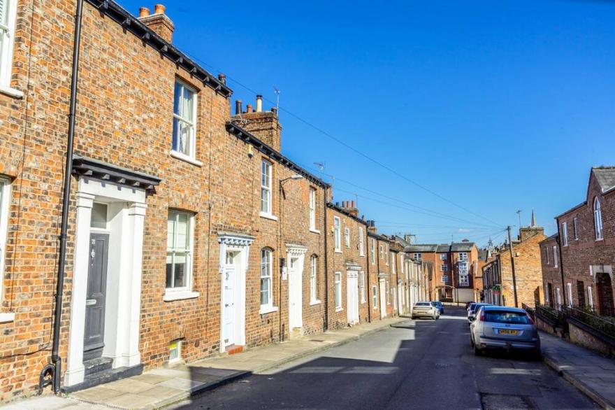 22 Buckingham Street - sleeps 4 guests  in 2 bedrooms