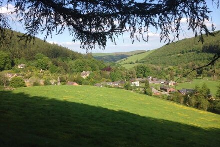 Delightful bungalow in historic village of Abbey Cwmhir