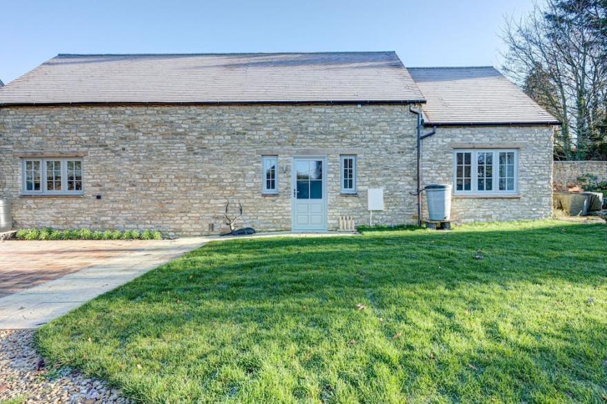 Dairy Lodge Is A A Stunning Two Bedroom Cotswolds Holiday Cottage Sleeps Four In The Village Of Blad
