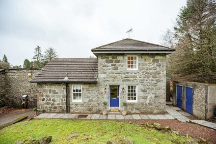 Gardeners Cottage -  a cottage that sleeps 4 guests  in 3 bedrooms