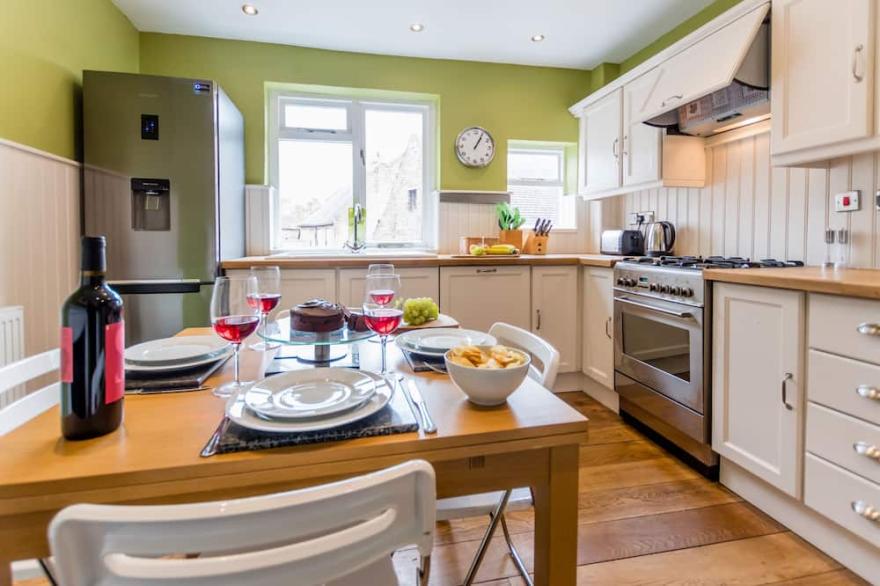 17 Blake Street - sleeps 7 guests  in 3 bedrooms