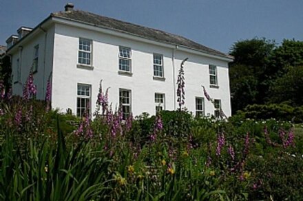 Fowey Apartment With Outdoor Pool And Gardens In Historic Mansion House