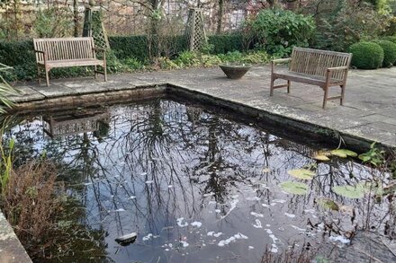 Stunning Gorge views, centre of Cheddar, dog-friendly