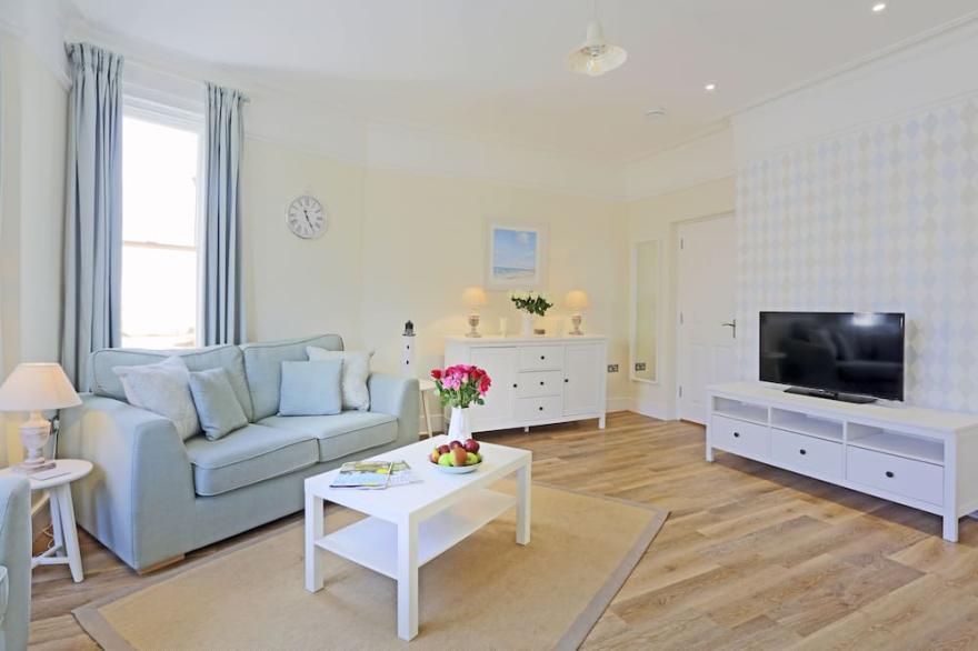 The Pier - luxury hotel style, central apartment with fantastic sea views