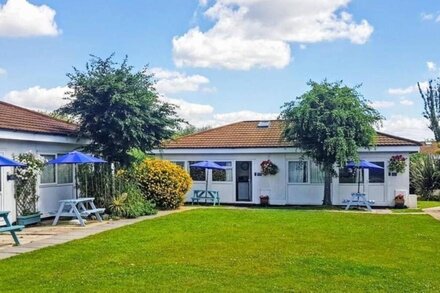 Sunny View, 2 Bedroom Chalet on the 4* Welcome Holiday Park in Dawlish Warren