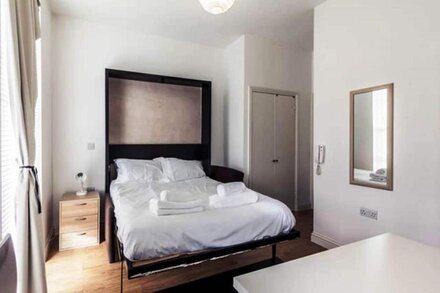 Bright Studio in Camden next to Mornington Crescent Underground Sation