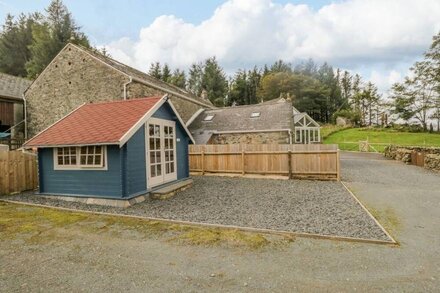 THE COTTAGE, pet friendly, character holiday cottage in Ulverston