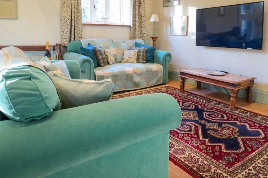 Appletree Cottage - sleeps 4 guests  in 1 bedroom