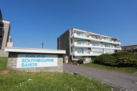 BOURNECOAST: PANORAMIC SEA VIEWS of Bournemouth Bay - BALCONY - WIFI - FM1410