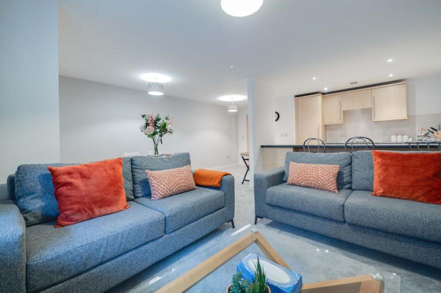 Pass the Keys | Spacious Manchester Apartment with Parking