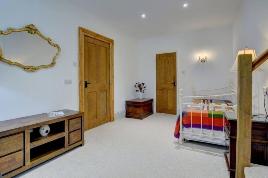 Cosy apartment for 4 guests with WIFI, TV, balcony, pets allowed and parking