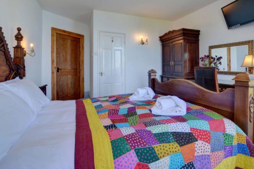 Cosy apartment for 4 guests with WIFI, TV, balcony, pets allowed and parking