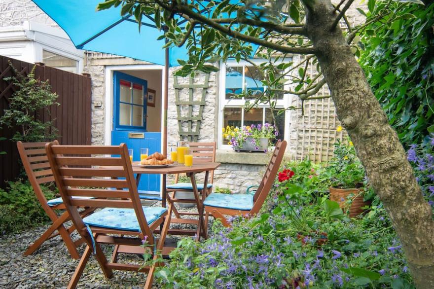 Candlelight Cottage, Litton. Superb walks and excellent pub. 5 star GOLD luxury.