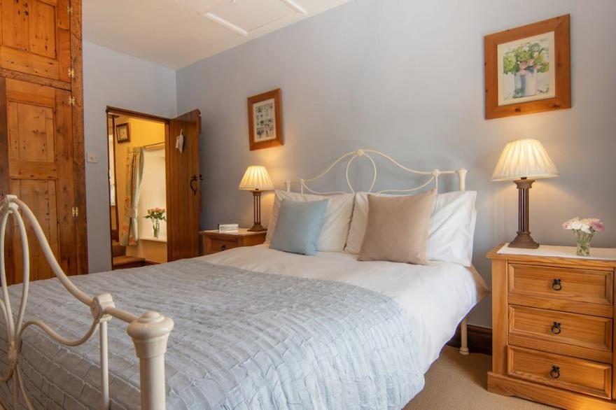 Candlelight Cottage, Litton. Superb walks and excellent pub. 5 star GOLD luxury.