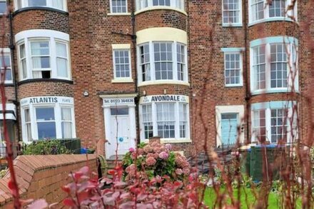 Seaside ground  floor flat WIFI & FREE parking