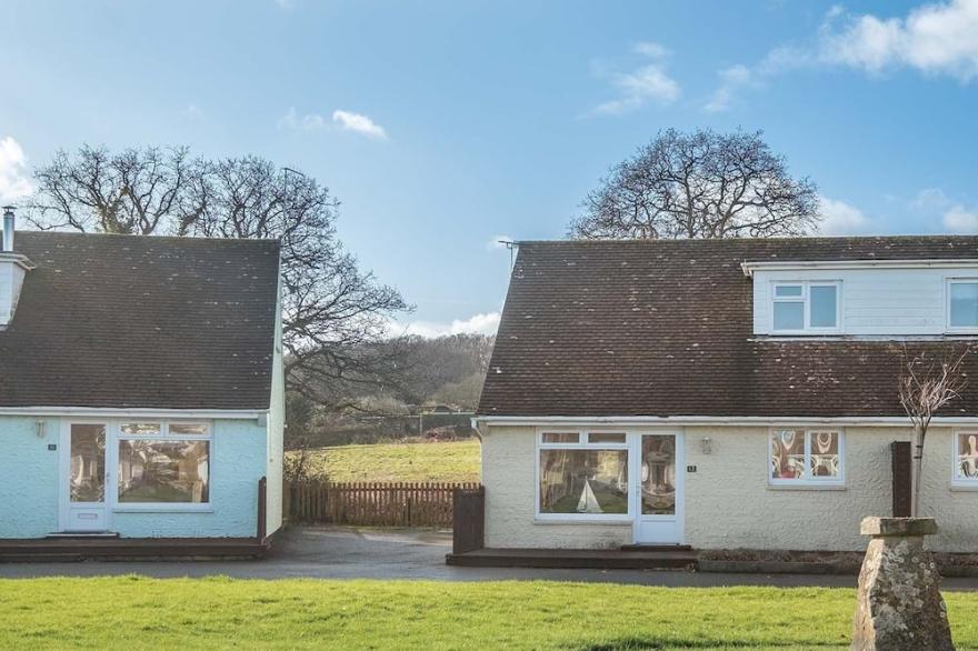 Seaview Beach Cottage, 3 Bedrooms Sleeps 5 200 Yards From The Beach