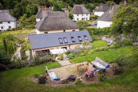 Luxury and Child-friendly Cottage Sleeps 6 in Unique Milton Abbas