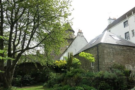 Luxury Bed and Breakfast cottage set within the gardens of Maspie House.