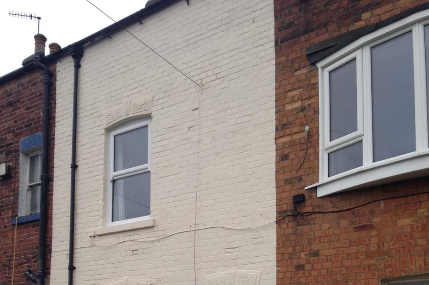 3 bedroom house with harbour & sea views, less than 1 minute from sea front