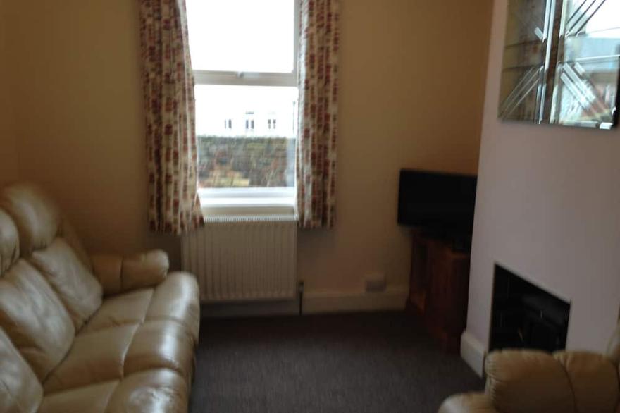 3 bedroom house with harbour & sea views, less than 1 minute from sea front