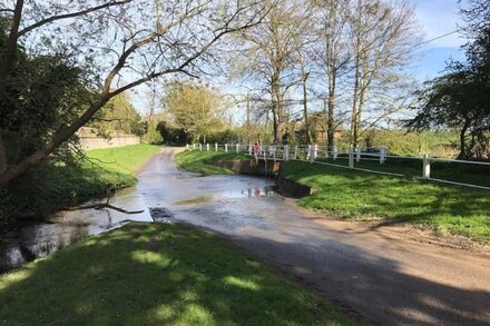 Pretty flint cottage in tranquil setting close to coast and Walsingham shrines