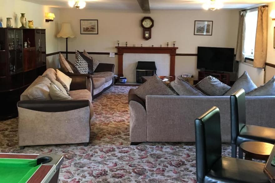 The Old School, large detached house sleeps 15. Ideal for family get togethers.
