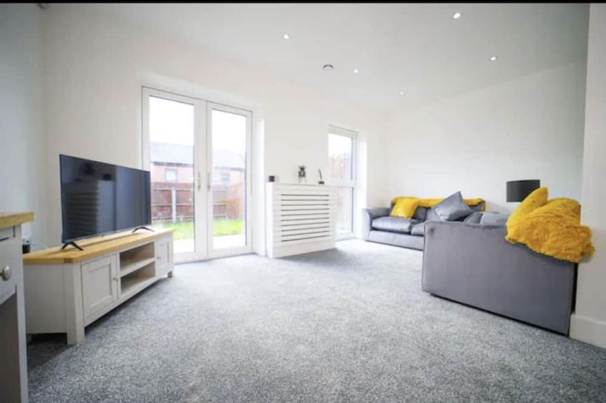 Beautiful 3 Bedroom Town House In Birmingham City Centre