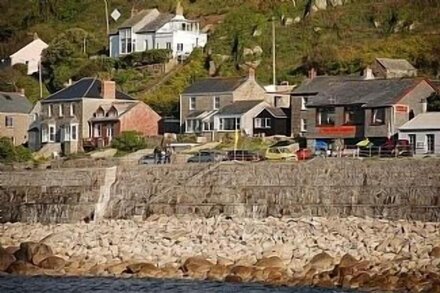 Lovely Seaside Holiday Cottage In Sennen Cove Cornwall, Fantastic Location