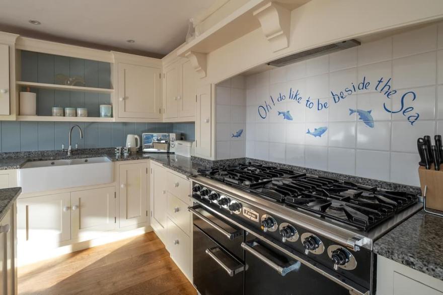 9 Uplands - sleeps 7 guests  in 4 bedrooms