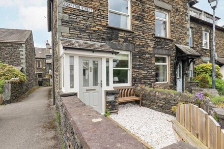 WOOLLY END COTTAGE, family friendly, with open fire in Ambleside