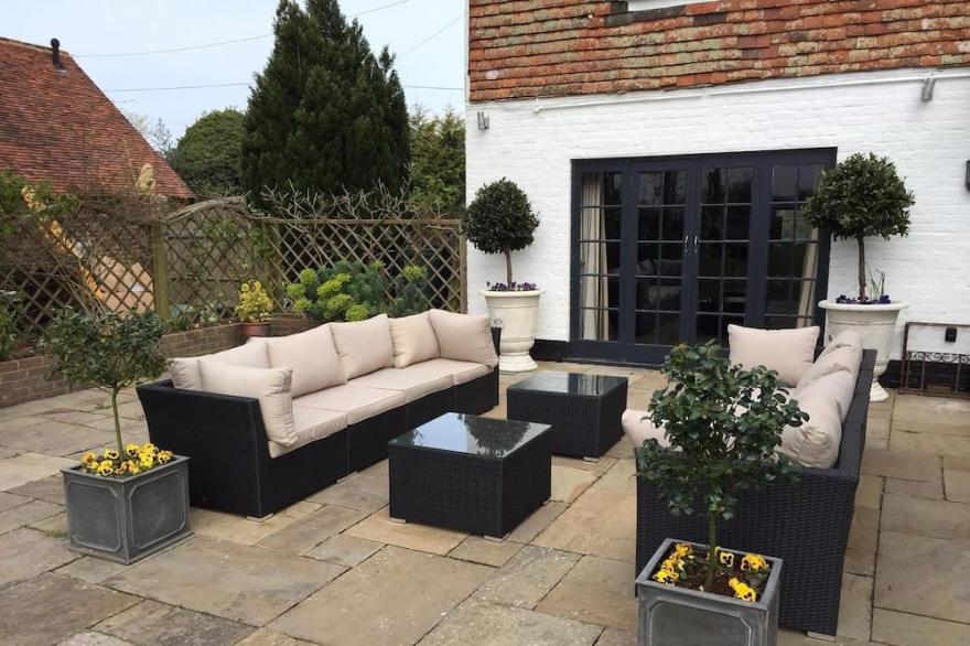 Luxurious Listed Farmhouse , In The Heart Of The Kent/ East Sussex with Hot Tub