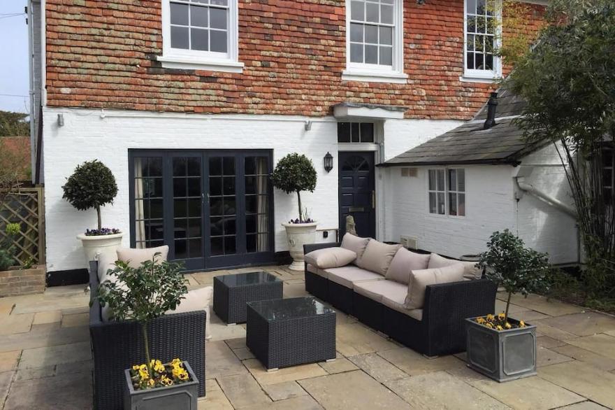 Luxurious Listed Farmhouse , In The Heart Of The Kent/ East Sussex With Hot Tub