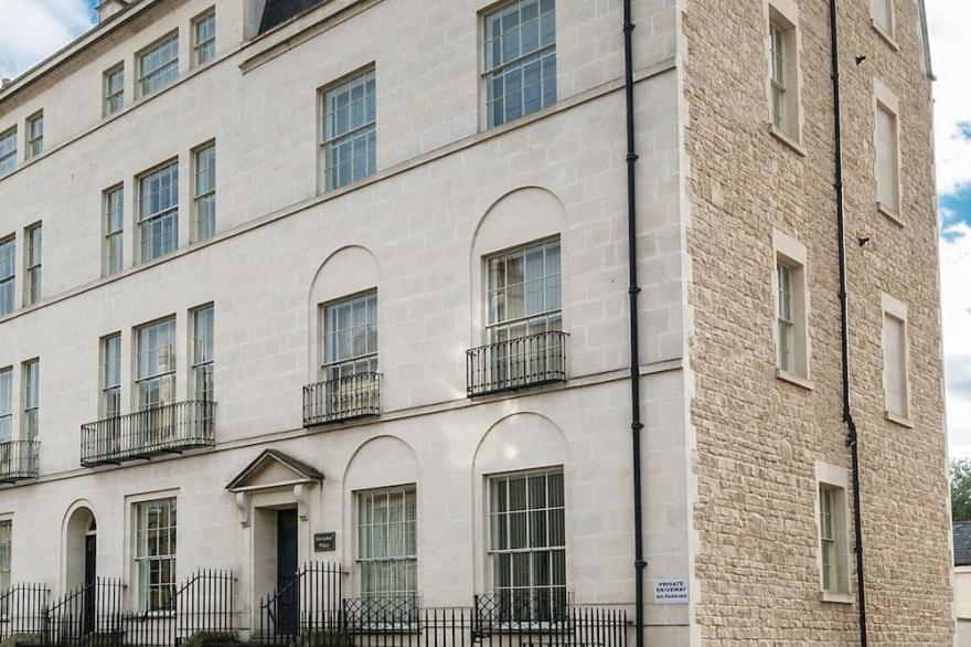 Luxury Ground Floor Apartment With Parking In Central Bath