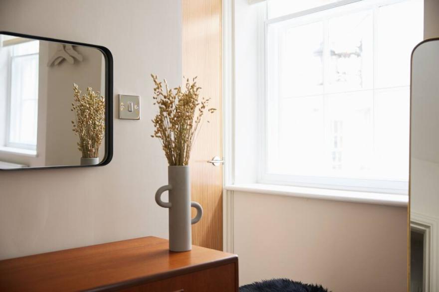 Modern 2 Bedroom City Centre Apartment