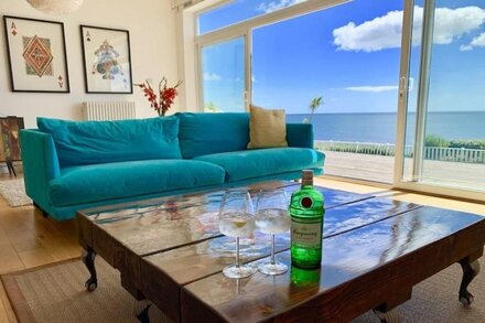 Luxury, Spacious, Beachfront (direct access) House with Breath-taking Sea Views