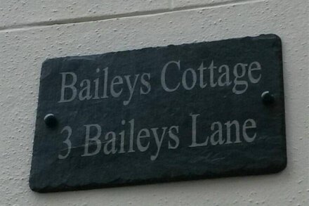 Bailey's Cottage - Three Bedroom House, Sleeps 5