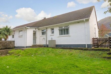 HOLLY COTTAGE, family friendly, with open fire in Ballachulish