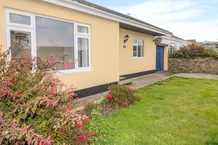 MERLIN'S RETREAT, pet friendly, with a garden in Tintagel