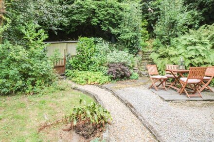 TINNERS COTTAGE, pet friendly, character holiday cottage in Liskeard