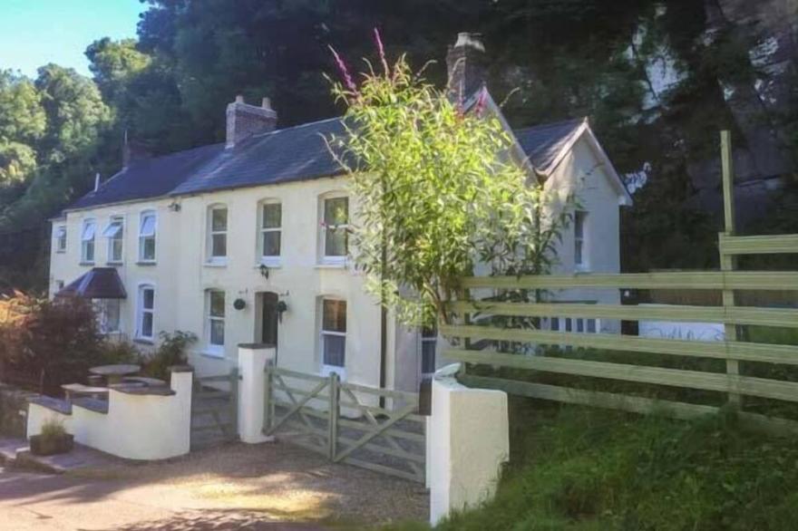 TEIFI HOUSE, Pet Friendly, Country Holiday Cottage In Cilgerran