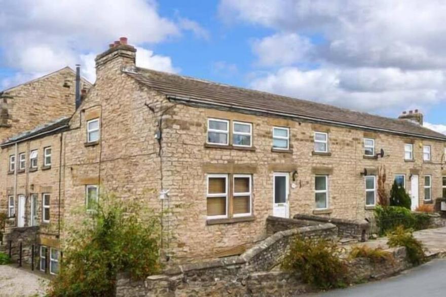 2A BRIDGE APARTMENTS, pet friendly in Masham