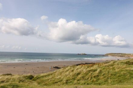 ANGARRACK FARMHOUSE, family friendly, with hot tub in Hayle