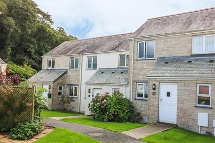 OYSTER COTTAGE, family friendly, with a garden in Falmouth