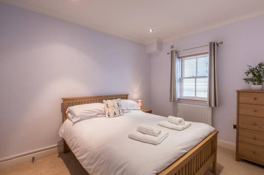 Pass the Keys | 2 Bed Apartment with balcony views