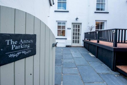 Pass the Keys | The Annexe - walking distance into Tenby Sleeps 4