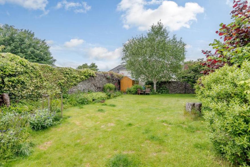 DELFRYN COTTAGE, pet friendly, character holiday cottage in Rhayader